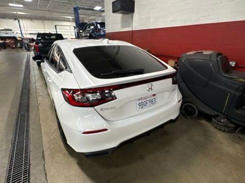 Used 2022 Honda Civic Sport image 2
