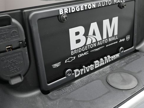 Used 2022 RAM 1500 Classic SLT w/ Protection Group AWD/4WD image 27
