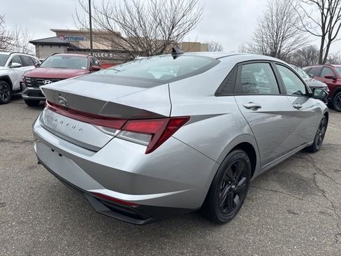Used 2022 Hyundai Elantra SEL image 14