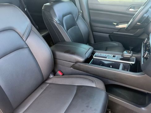 Certified 2024 Nissan Pathfinder SL image 9