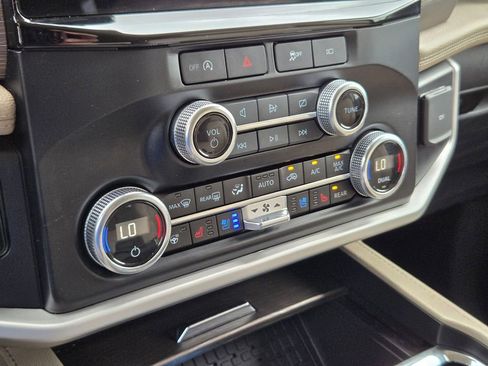 Used 2024 Ford Expedition Limited AWD/4WD image 19