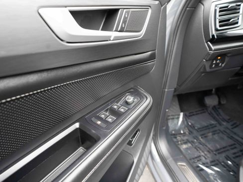 Used 2024 Volkswagen Atlas Cross Sport SE image 7