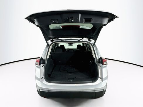 Used 2025 Nissan Rogue SV FWD image 27
