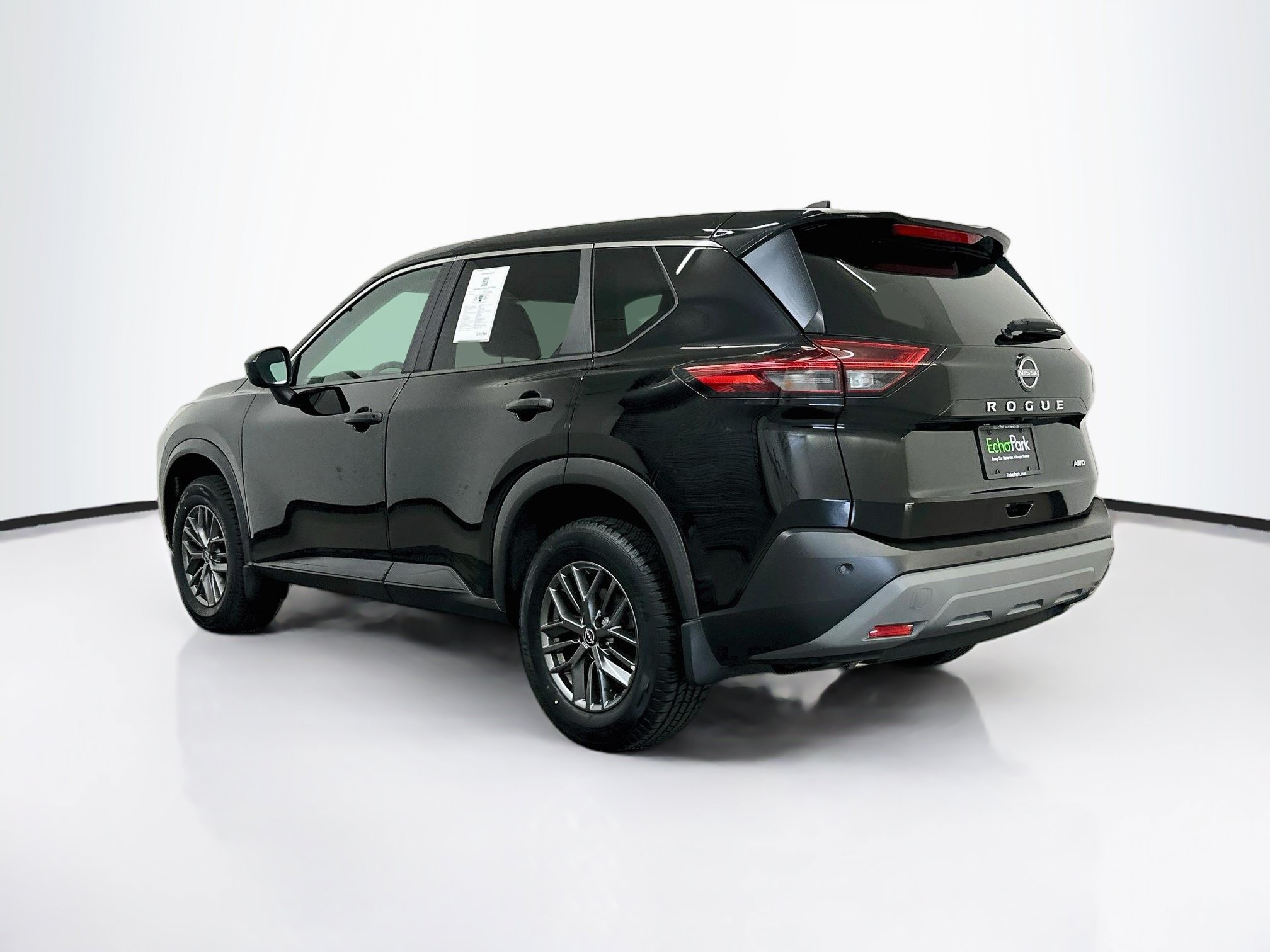 Used 2023 Nissan Rogue S AWD/4WD image 5