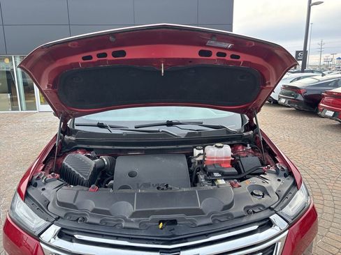 Used 2023 Chevrolet Traverse LT w/ Rear Camera Mirror Package image 28