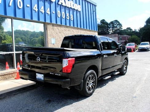 Used 2021 Nissan Titan SV w/ SV Convenience Package image 4