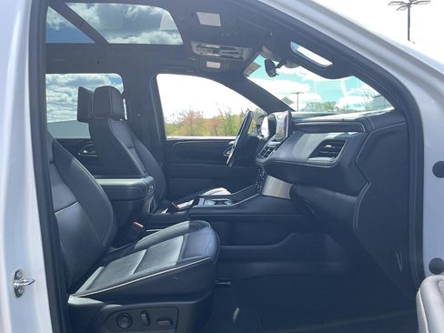 Used 2023 Chevrolet Suburban Premier w/ Advanced Technology Package AWD/4WD image 19