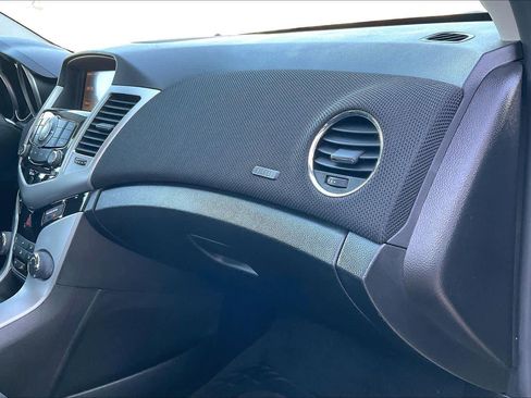 Used 2016 Chevrolet Cruze LT image 17