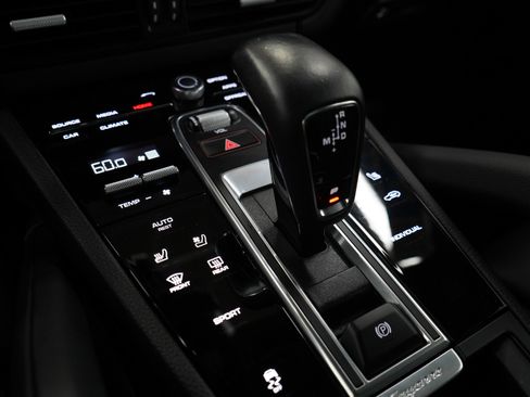 Used 2023 Porsche Cayenne Platinum Edition AWD/4WD image 27