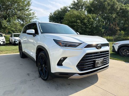 Used 2025 Toyota Grand Highlander AWD image 8