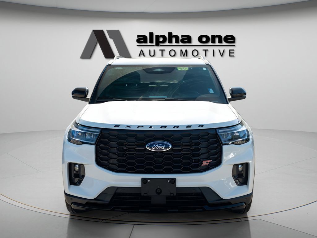 Used 2025 Ford Explorer ST AWD/4WD image 2