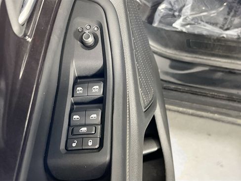 Used 2023 Jeep Grand Cherokee Laredo AWD/4WD image 17