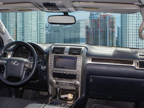 Used 2017 Lexus GX 460 w/ Navigation Package image 22