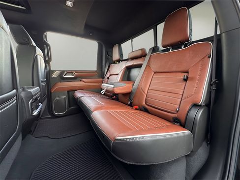 Used 2025 GMC Sierra 2500 Denali Ultimate w/ Max Trailering Package image 29