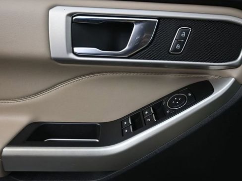 Used 2021 Ford Explorer XLT image 23