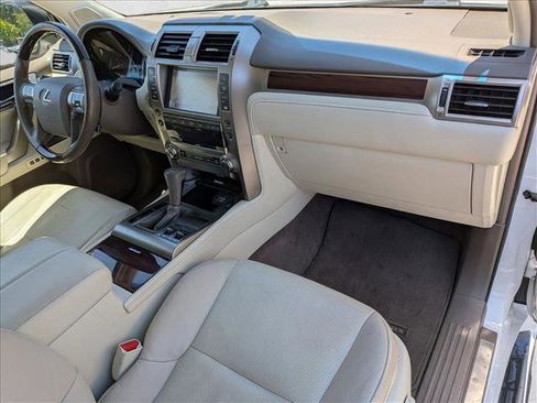 Used 2019 Lexus GX 460 Premium w/ Premium Package AWD/4WD image 24