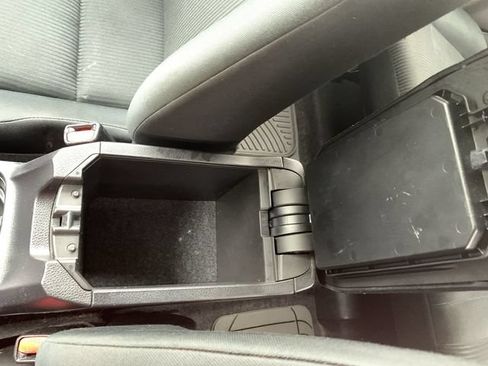 Used 2017 Toyota RAV4 LE w/ Carpet Mat Package AWD/4WD image 25