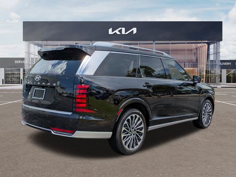 Used 2026 Hyundai Palisade Calligraphy FWD image 4