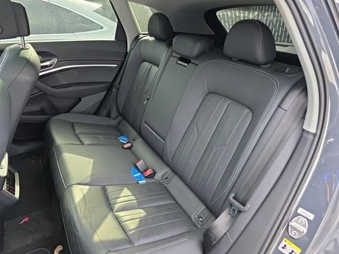 Used 2024 Audi Q8 e-tron Premium image 3