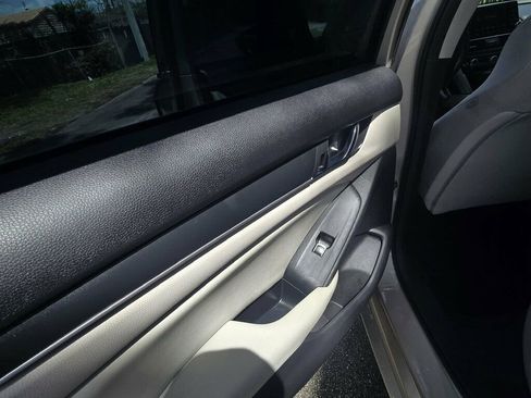 Used 2018 Honda Accord LX image 9