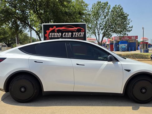 Used 2021 Tesla Model Y Long Range AWD/4WD image 7