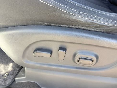 Used 2018 Nissan Titan SV w/ SV Convenience Package AWD/4WD image 6