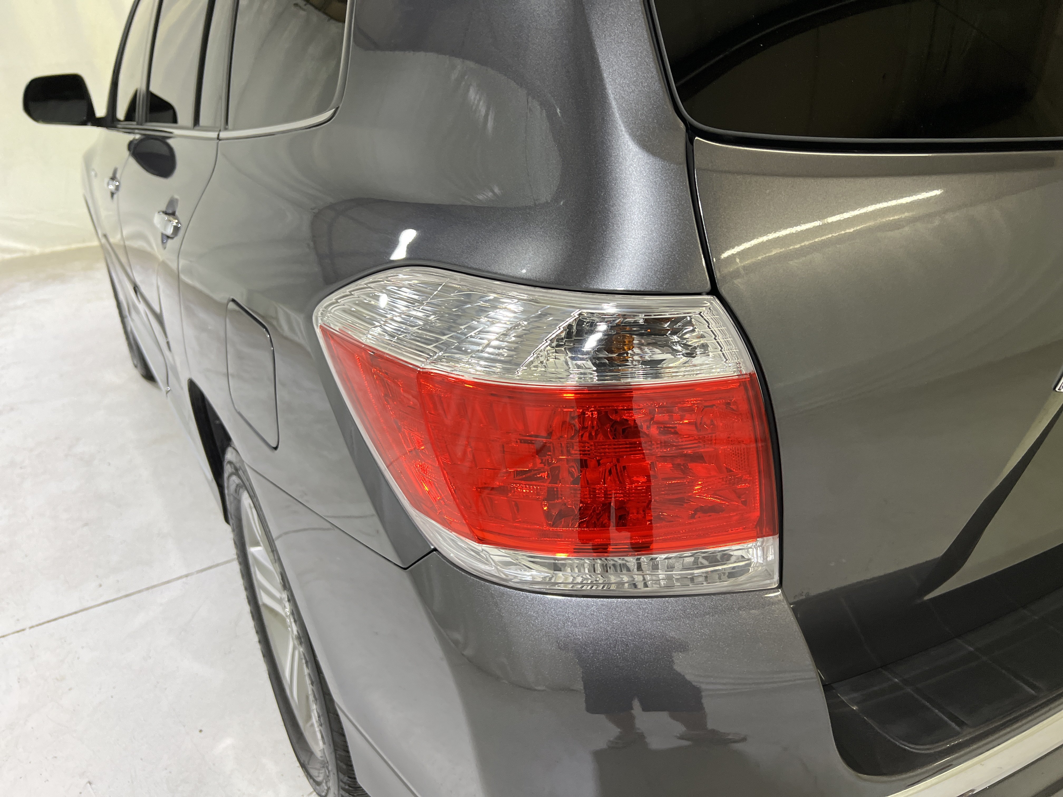 Used 2011 Toyota Highlander Limited w/ Tow Pkg FWD image 10