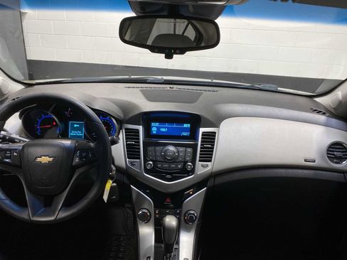 Used 2015 Chevrolet Cruze LT image 10