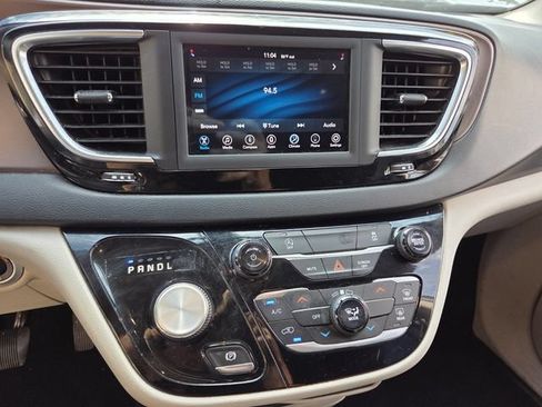 Used 2020 Chrysler Voyager LX FWD image 25