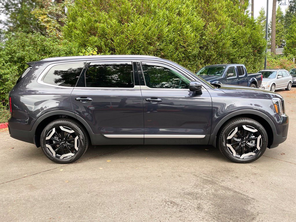 Used 2025 Kia Telluride EX w/ EX Captain's Chair Package AWD/4WD image 3