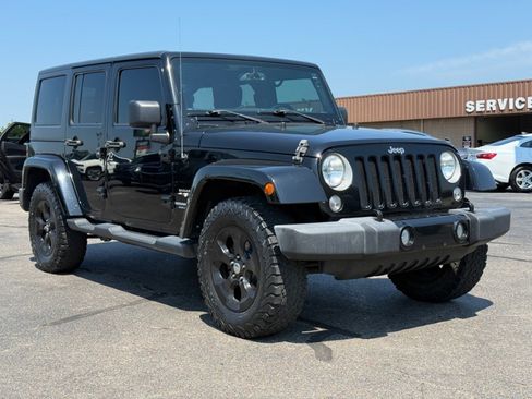Used 2016 Jeep Wrangler Unlimited Sahara w/ Dual Top Group AWD/4WD image 2