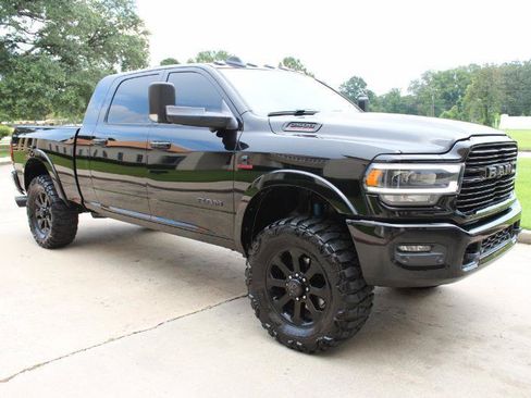 Used 2019 RAM 2500 Laramie w/ Night Edition AWD/4WD image 3