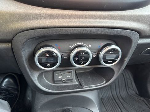 Used 2014 FIAT 500L Trekking w/ Popular Equipment Group image 30