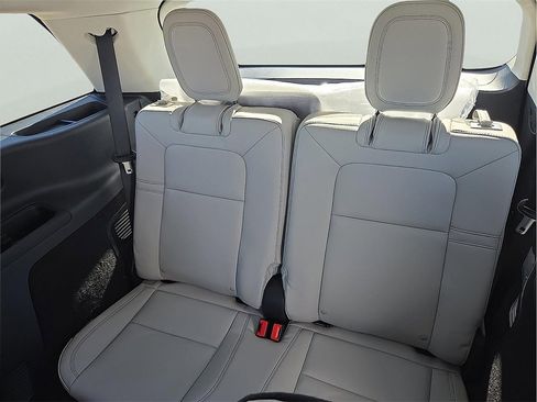 New 2026 Lincoln Aviator Premiere image 9