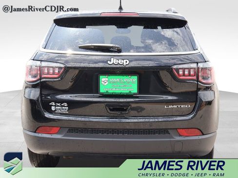Used 2025 Jeep Compass Limited AWD/4WD image 4