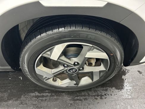Used 2023 Hyundai Venue Limited w/ Cargo Package FWD image 8