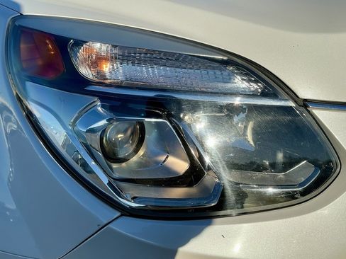 Used 2017 Chevrolet Equinox Premier w/ Enhanced Convenience Package image 8