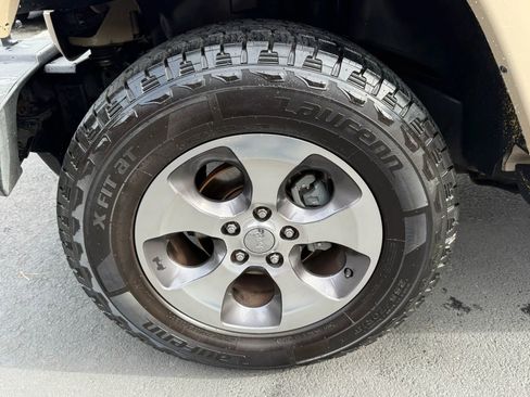 Used 2016 Jeep Wrangler Unlimited Sahara w/ Connectivity Group image 30