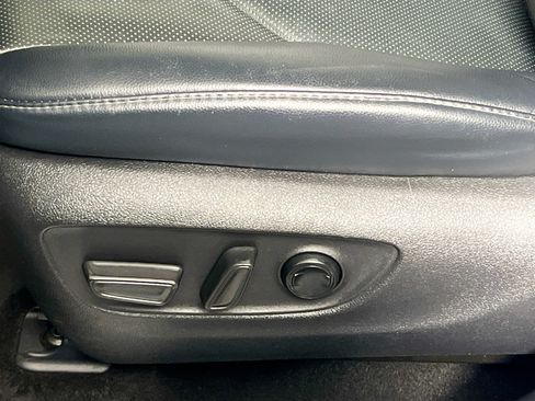 Used 2023 Toyota Highlander FWD image 9
