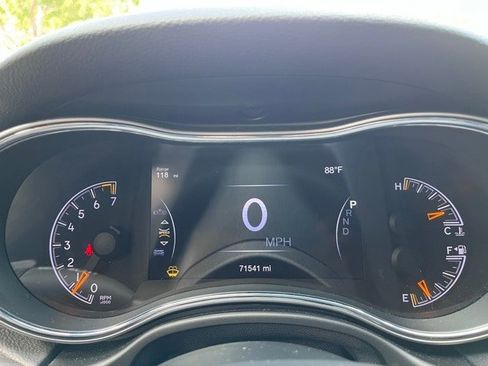 Used 2019 Jeep Grand Cherokee Altitude image 10