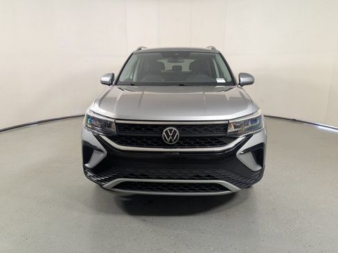Used 2024 Volkswagen Taos SE FWD image 2