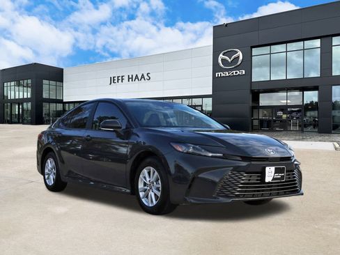 Used 2026 Toyota Camry LE image 4