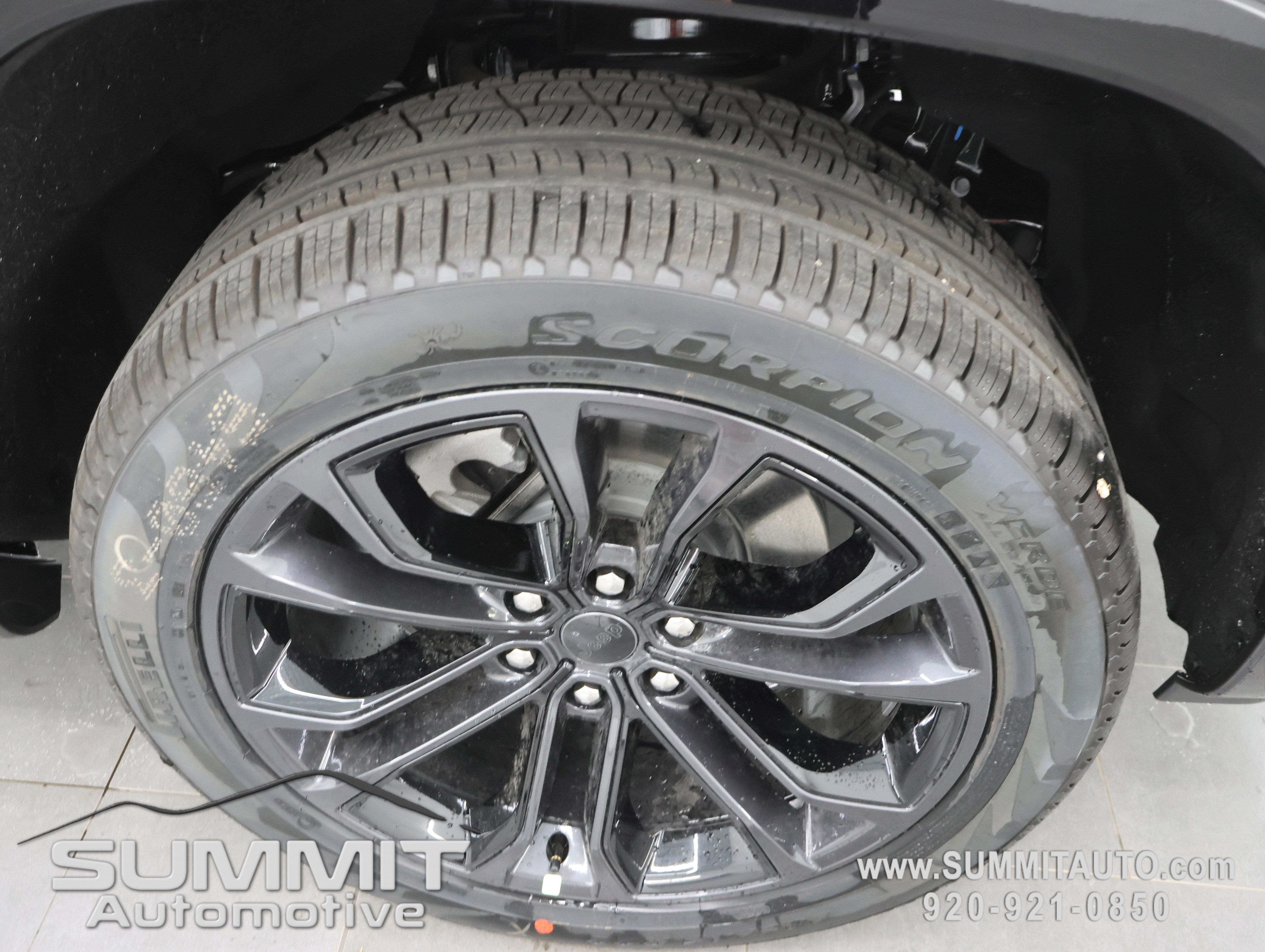 New 2026 Jeep Grand Wagoneer Summit AWD/4WD image 3