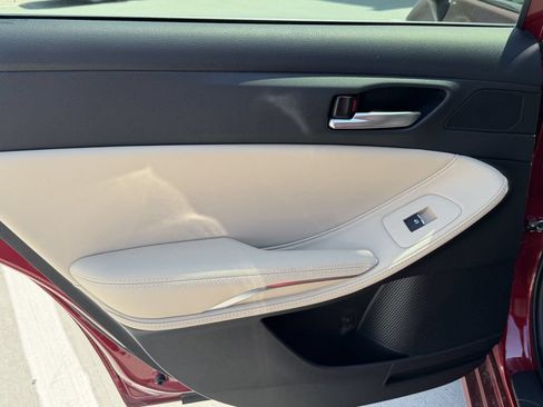 Used 2021 Toyota Avalon XLE FWD image 22