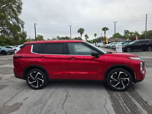 Used 2024 Mitsubishi Outlander SE image 3