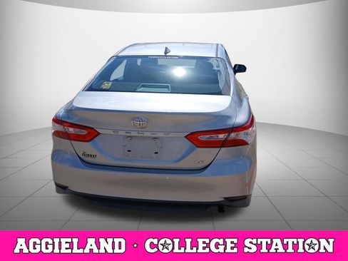 Used 2020 Toyota Camry LE image 3