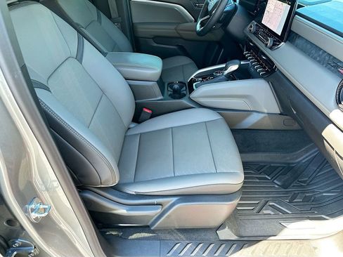 Used 2025 Chevrolet Colorado ZR2 w/ Midnight Edition image 37