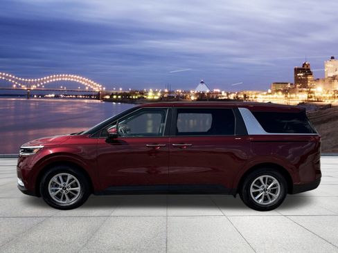 Certified 2024 Kia Carnival LX image 2