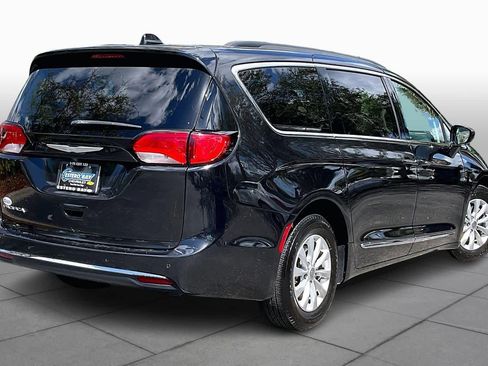 Used 2017 Chrysler Pacifica Touring-L image 13