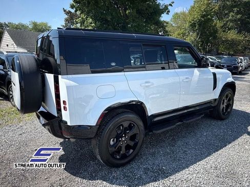 Used 2024 Land Rover Defender 110 X-Dynamic SE image 12